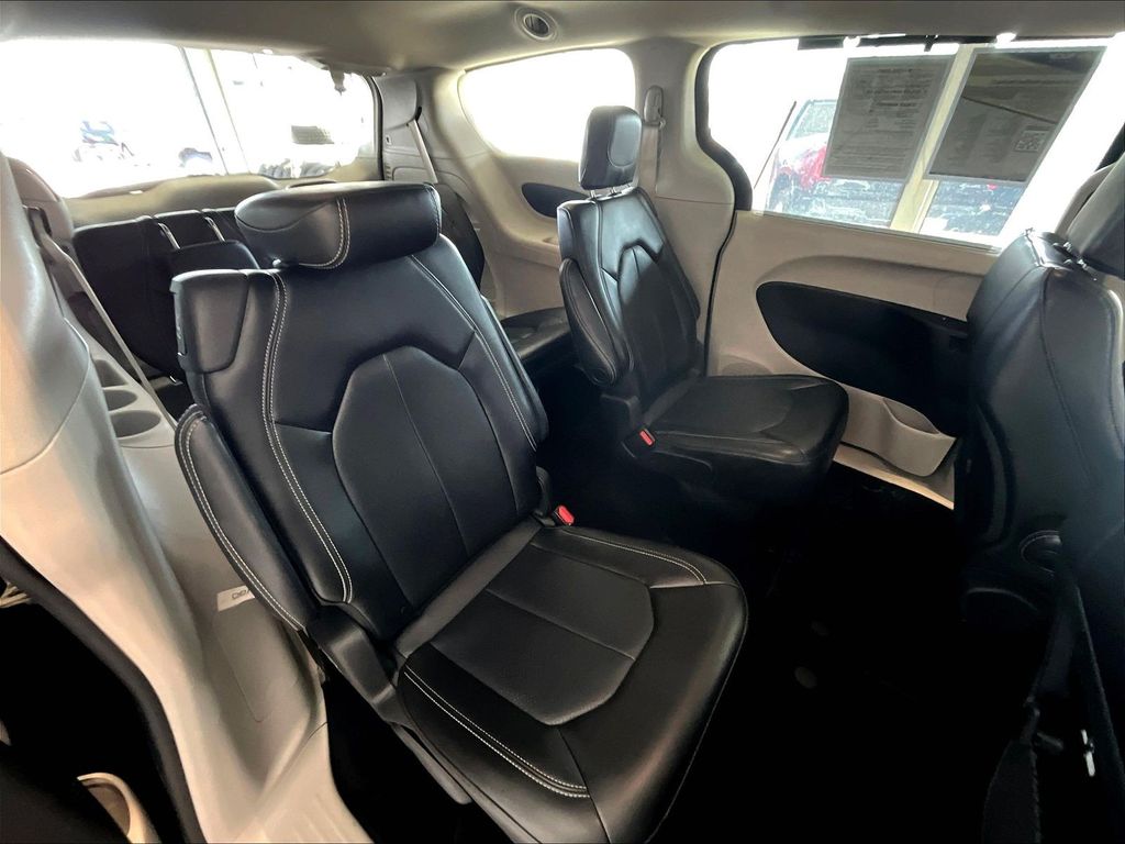 2023 Chrysler Pacifica — photo 16