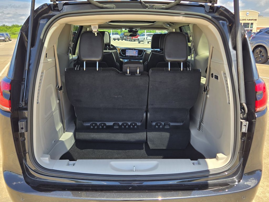 2022 Chrysler Pacifica Limited Black at Durrett Motor Company