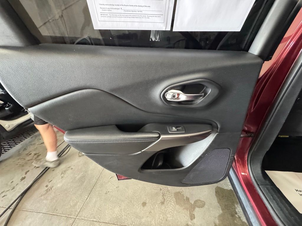 Used 2019 Jeep Cherokee SUV