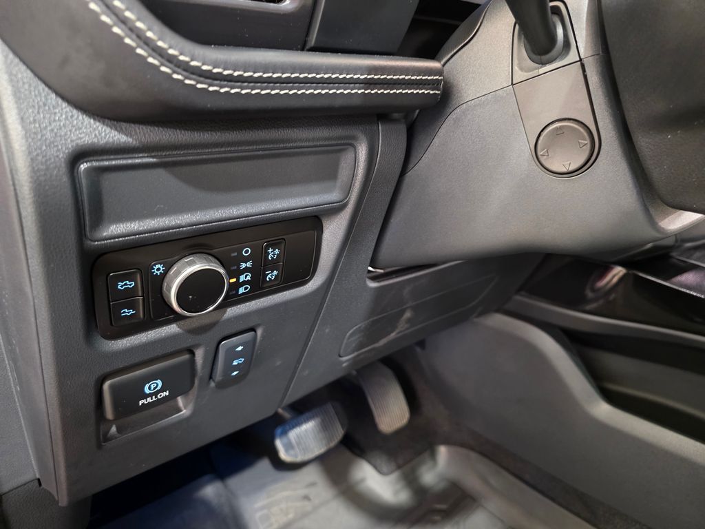 2025 Ford F-150 Lightning Platinum