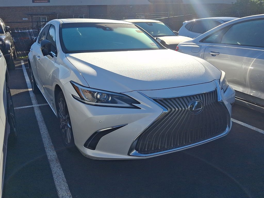 Thumbnail: 2021 Lexus ES - 3