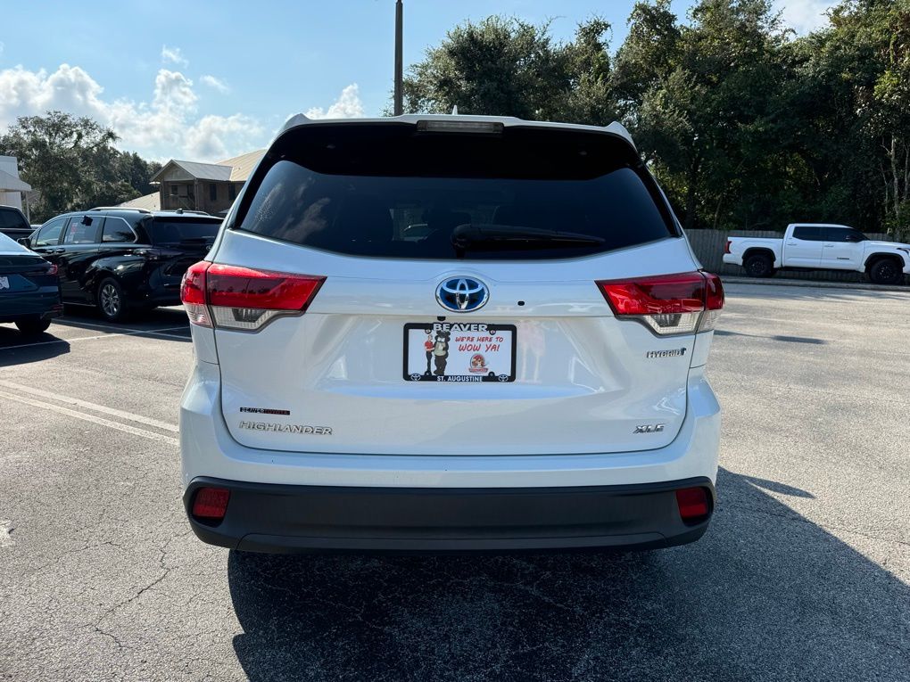 2019 Toyota Highlander Hybrid XLE 7