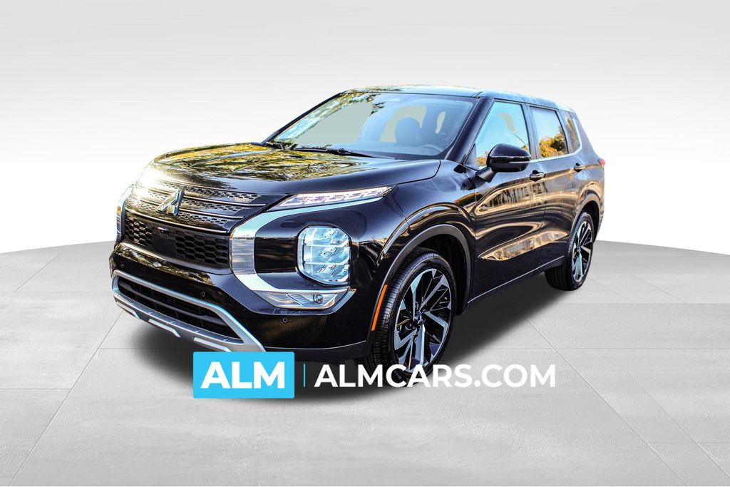 2024 Mitsubishi Outlander SE's photo