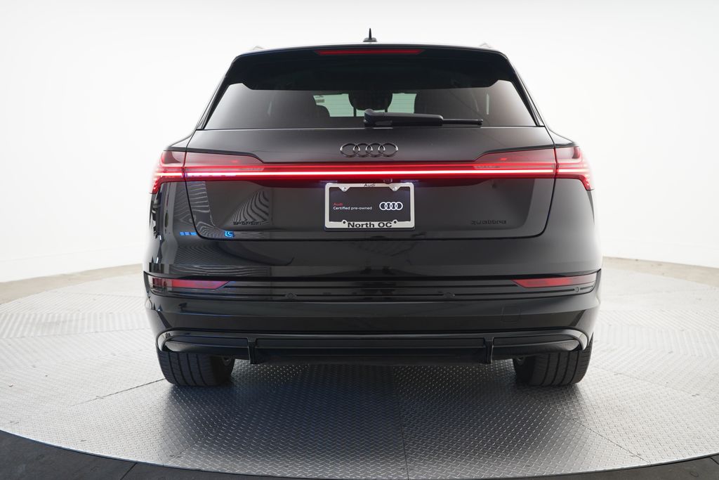 Thumbnail: 2022 Audi e-tron - 4
