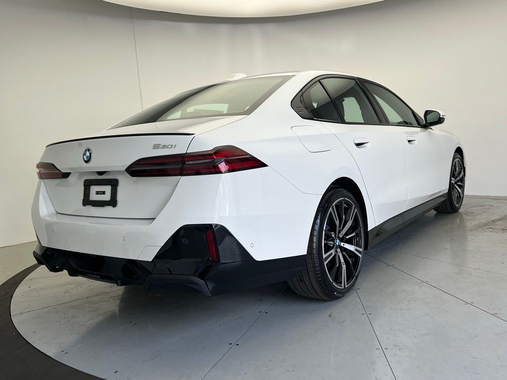 Thumbnail: 2026 BMW 5 Series - 3