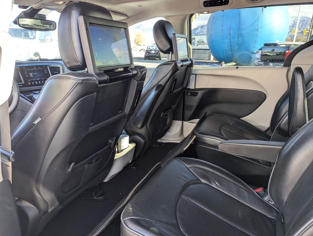 2018 Chrysler Pacifica Hybrid Limited 31