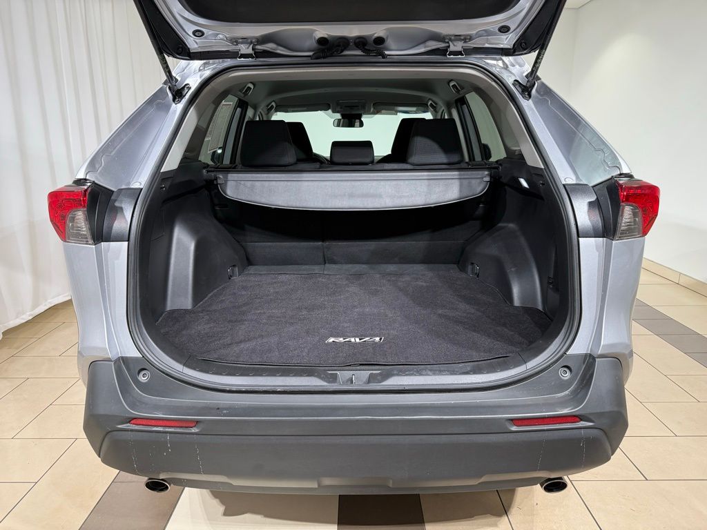 Thumbnail: 2022 Toyota RAV4 - 11