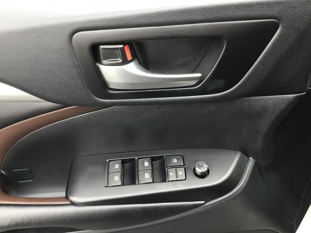 2019 Toyota Highlander XLE 17