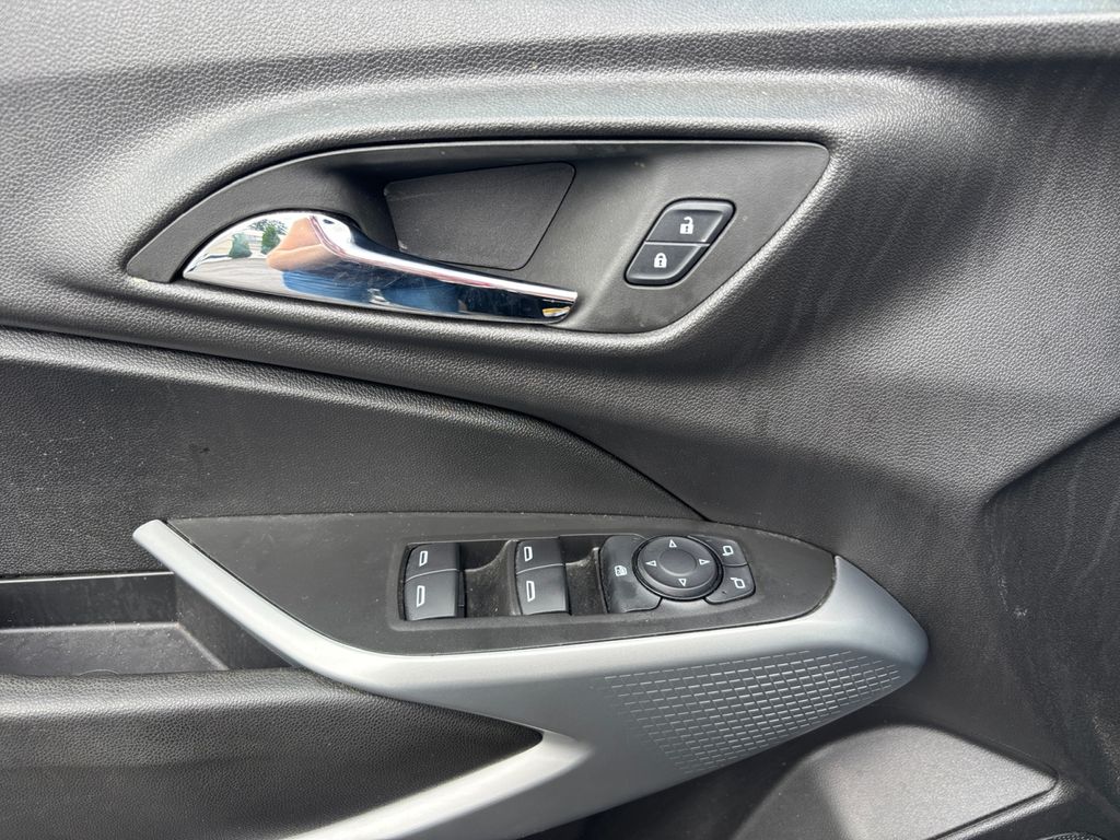 2025 Chevrolet Trax 1RS - 11