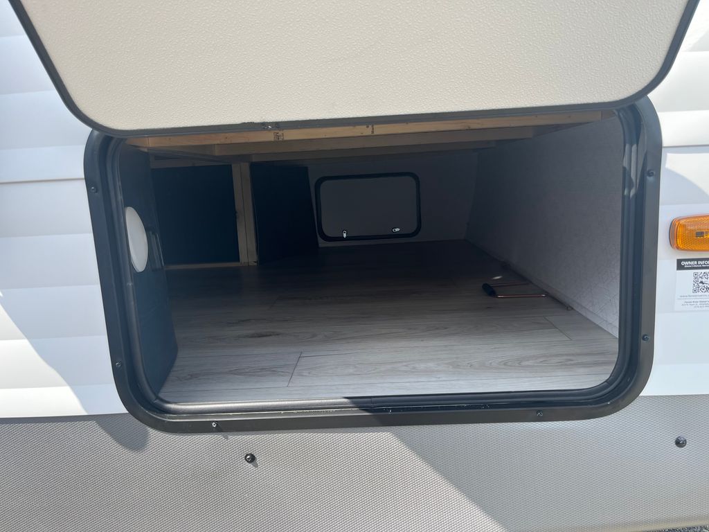 2025 White Prime Time Avenger 27DBS Travel Trailer
