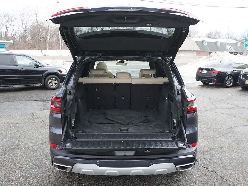 Used 2022 Gray BMW xDrive40i image 23