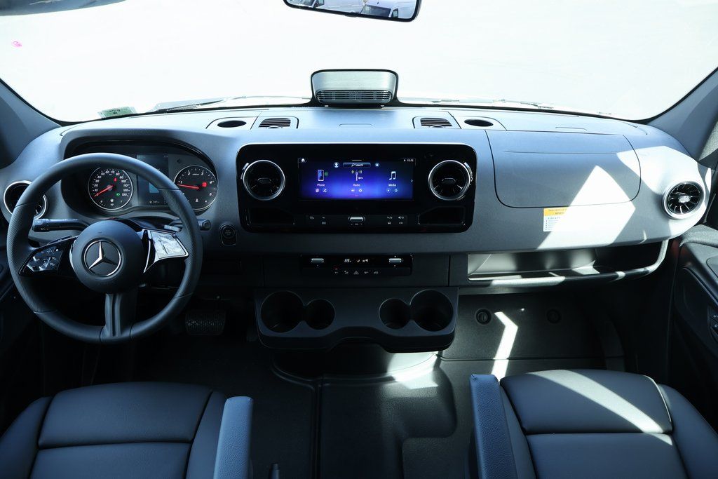 Thumbnail: 2025 Mercedes-Benz Sprinter - 4