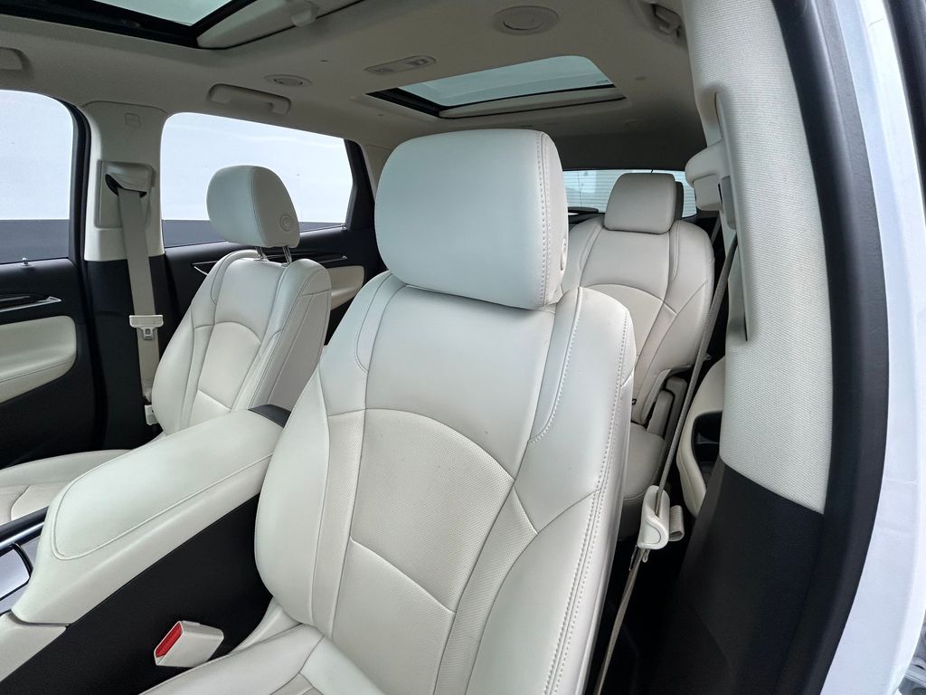 Used 2024 White Frost Tricoat Buick Essence image 17