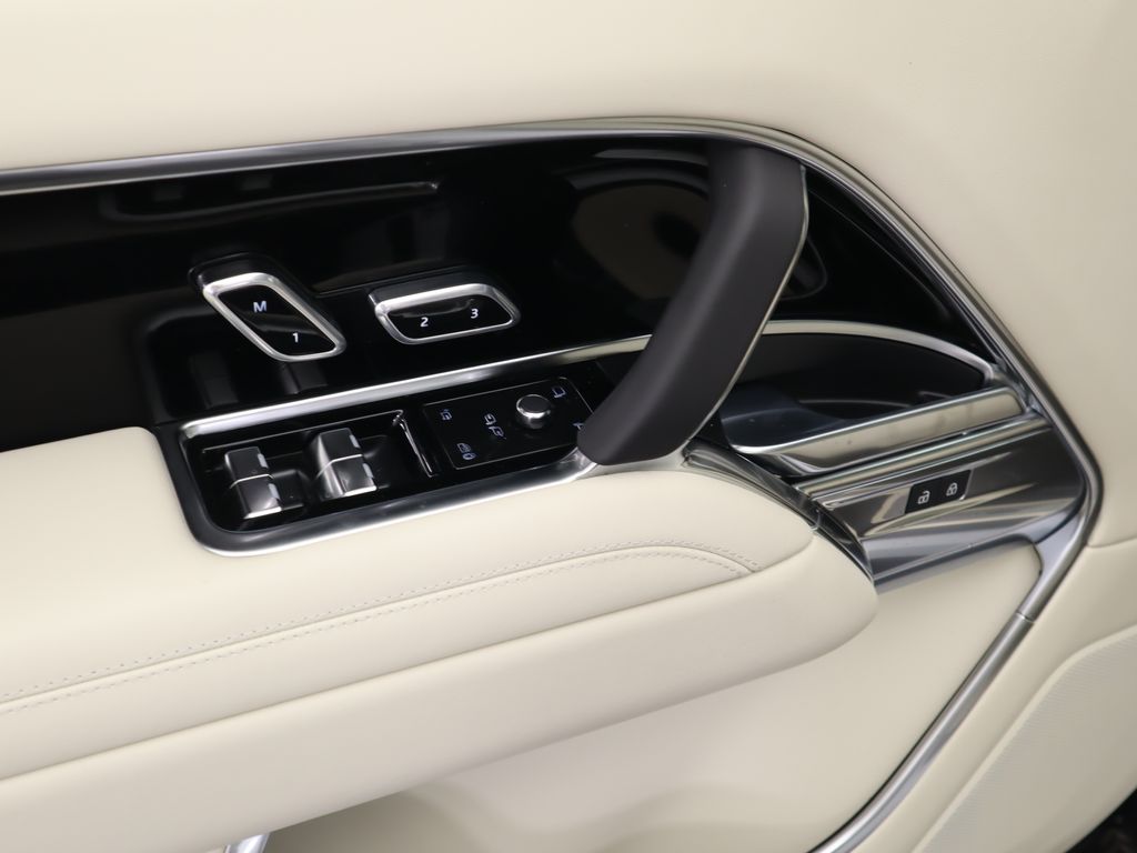 Thumbnail: 2025 Land Rover Range Rover - 25