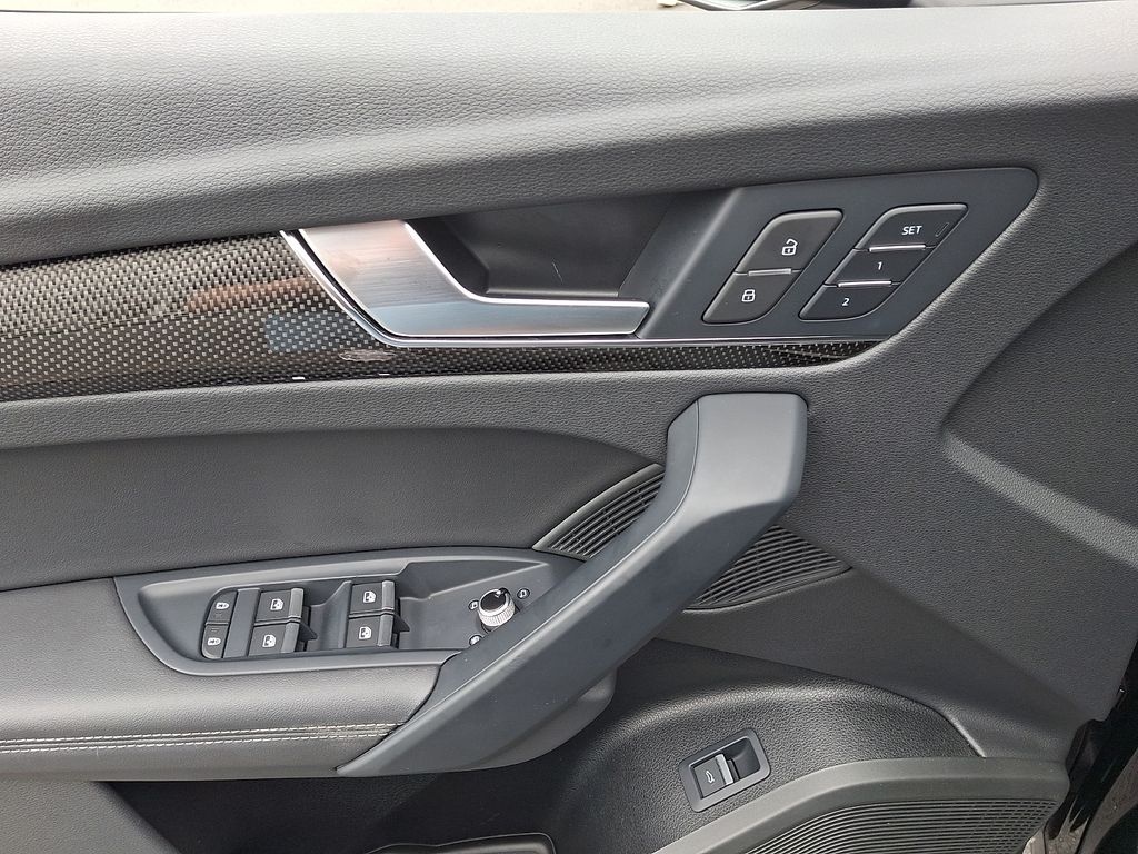 Thumbnail: 2023 Audi SQ5 - 12