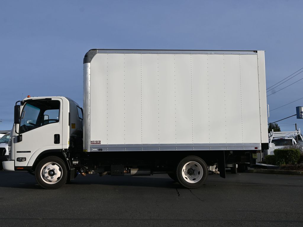 2024 Isuzu NPR HD 