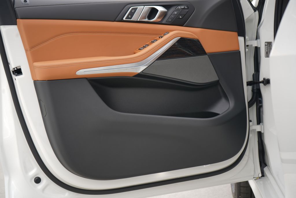 Thumbnail: 2026 BMW X7 - 9