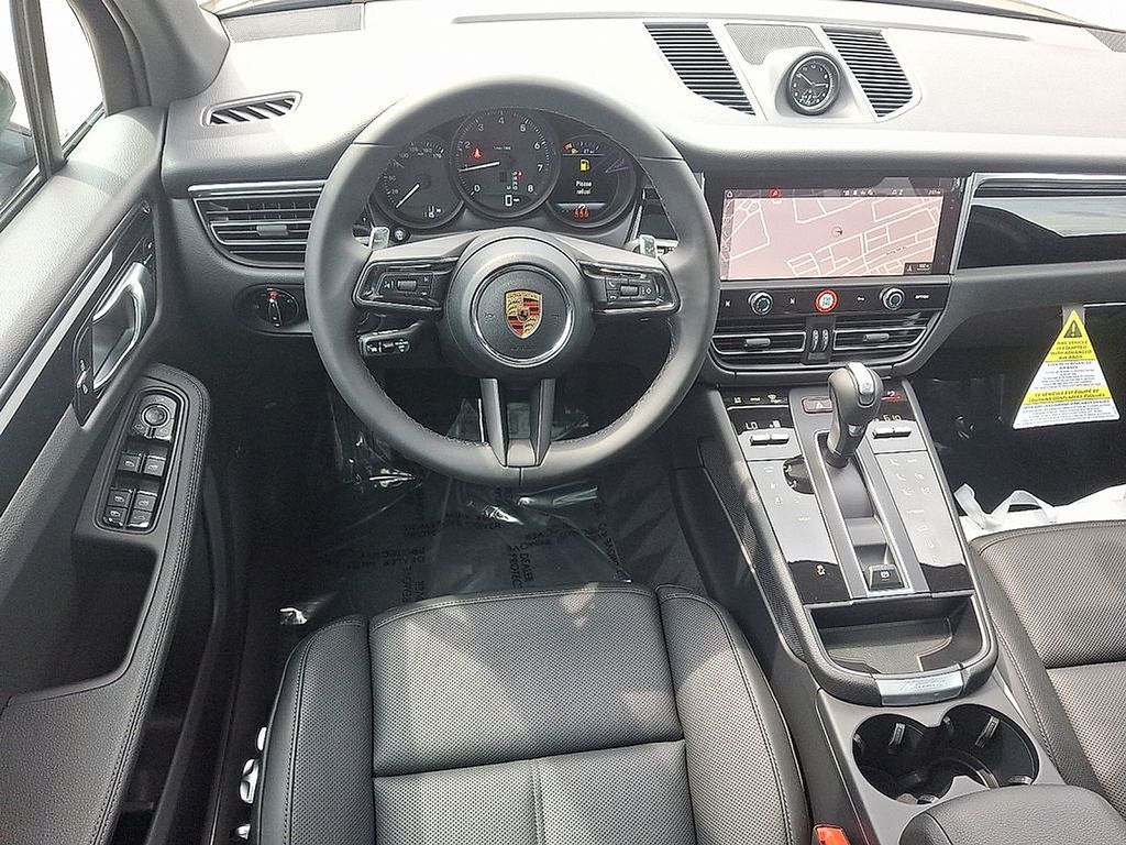 Thumbnail: 2026 Porsche Macan - 13