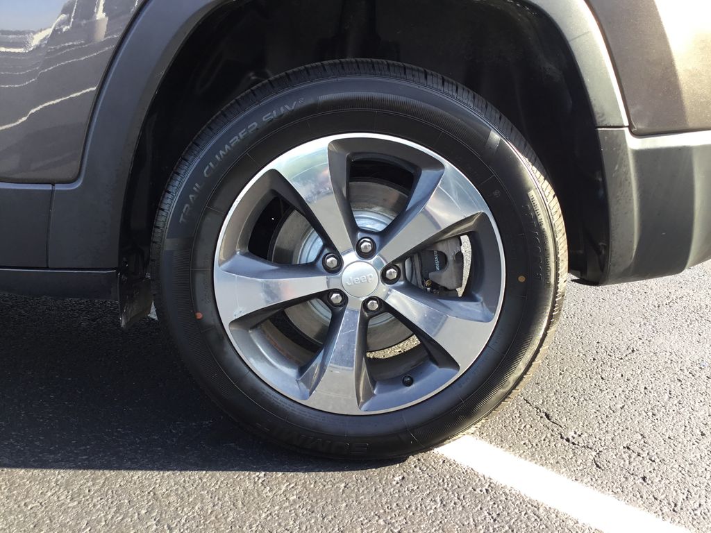 Thumbnail: 2019 Jeep Cherokee - 10