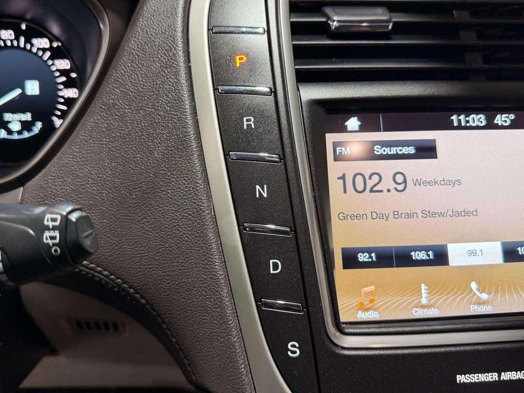 Used 2017 Midnight Sapphire Blue Metallic Lincoln Reserve image 28