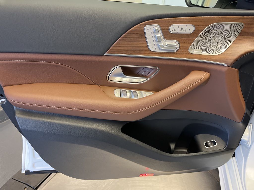 Thumbnail: 2026 Mercedes-Benz GLE - 11