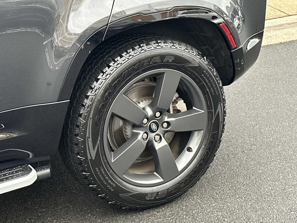 Thumbnail: 2023 Land Rover Defender - 16