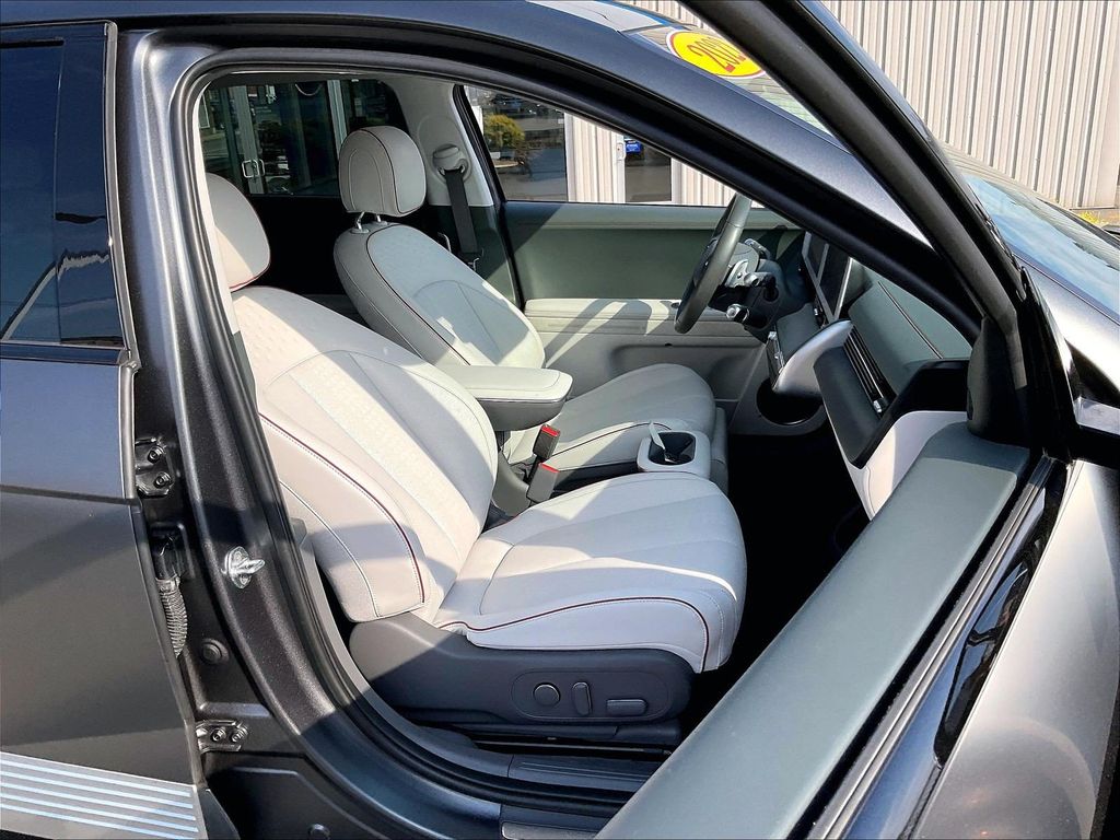 2022 Hyundai IONIQ 5 — photo 11