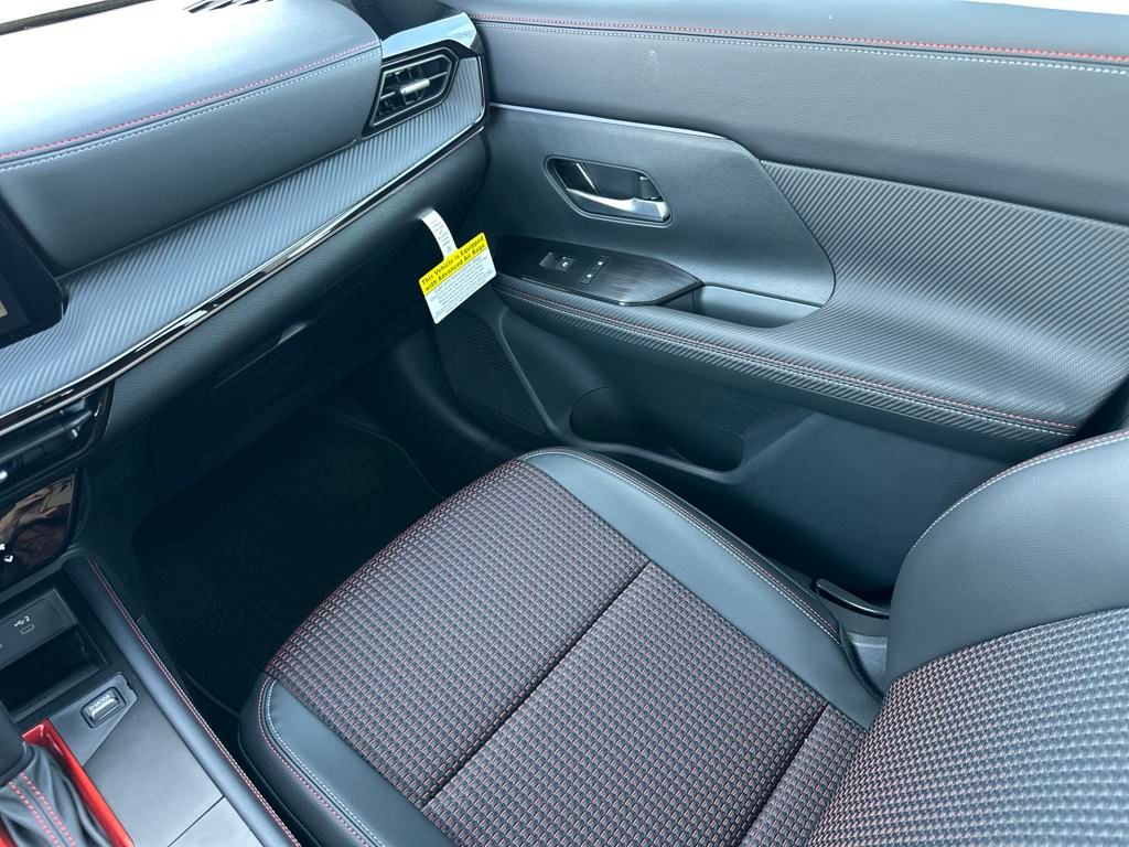 2025 Nissan Kicks SR photo