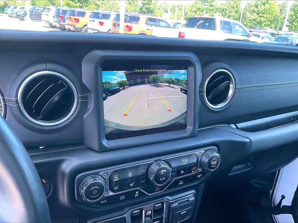 2023 Jeep Wrangler — photo 19