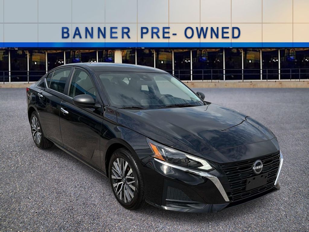 Super Black Clearcoat 2025 Nissan Altima Sedan Front-Wheel Drive Continuously Variable Transmission