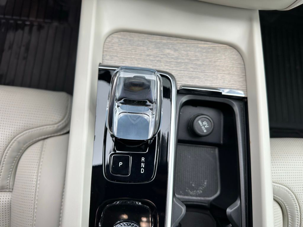 Thumbnail: 2023 Volvo XC60 - 25