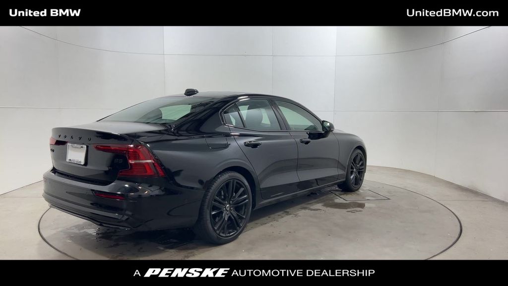 Thumbnail: 2024 Volvo S60 - 8