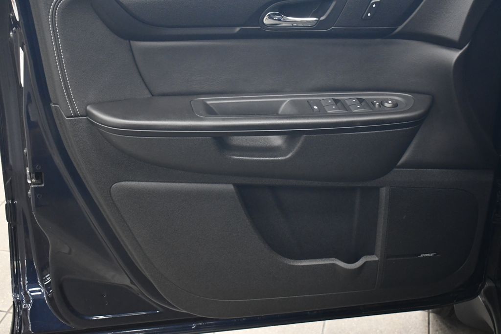 Thumbnail: 2017 Chevrolet Traverse - 16