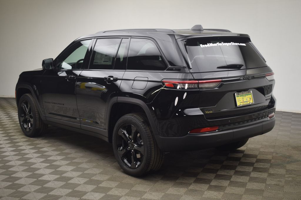 new 2025 Jeep Grand Cherokee car, priced at $44,577