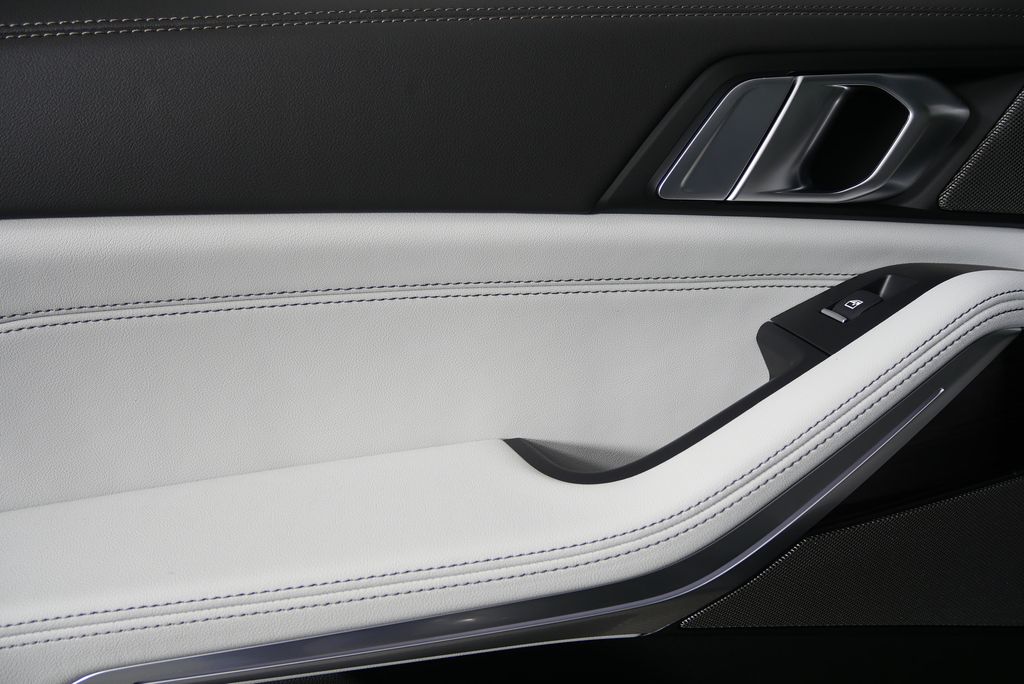 Thumbnail: 2026 BMW X5 - 13