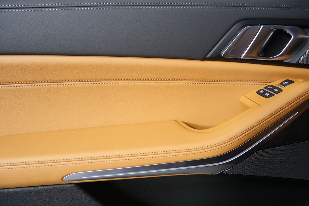 Thumbnail: 2026 BMW X7 - 14