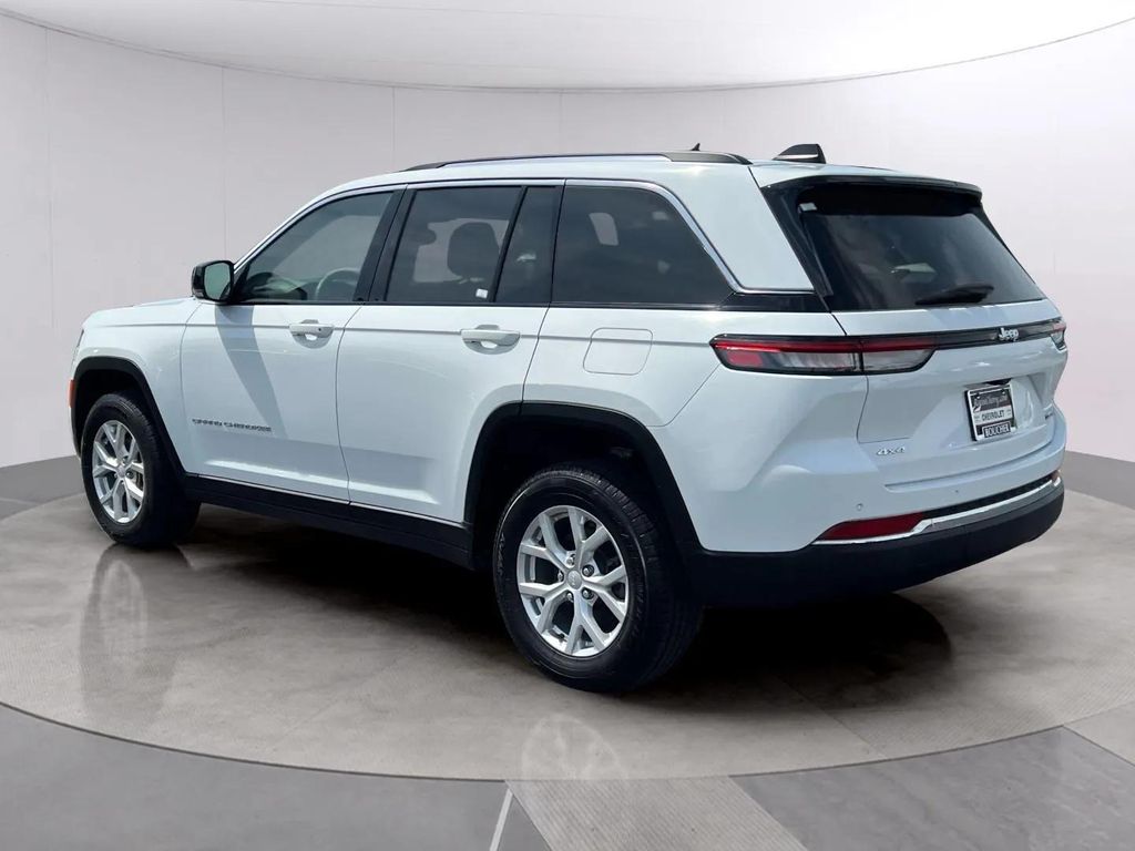 Certified Used 2023 Bright White Clearcoat Jeep Limited image 4