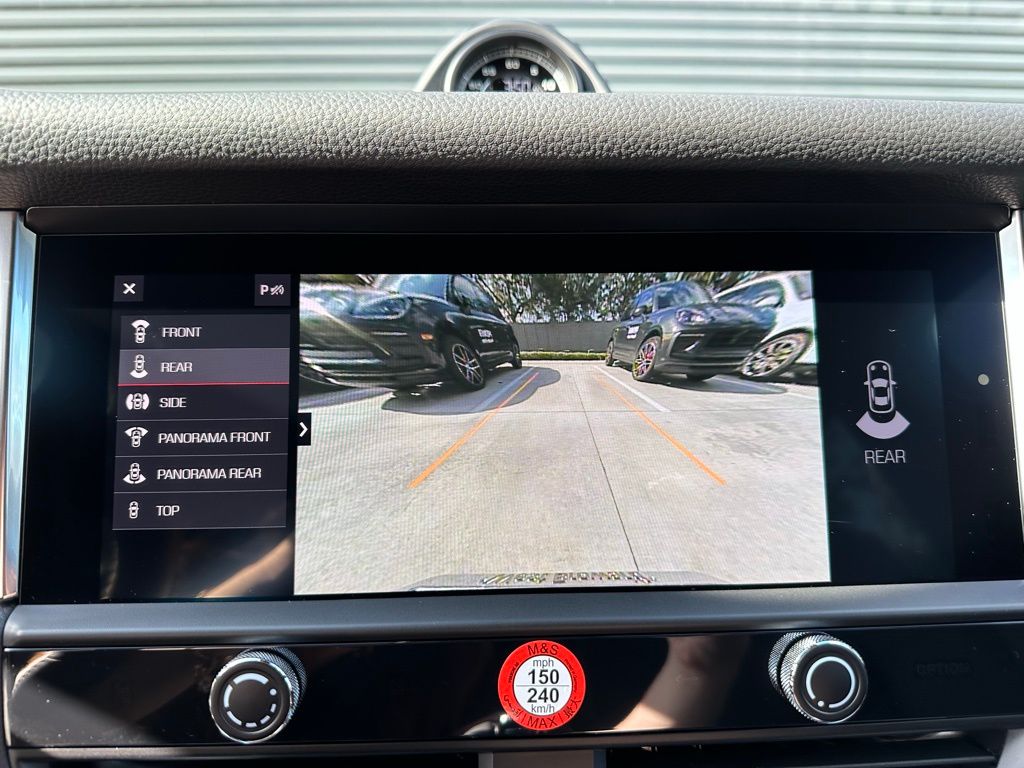 Thumbnail: 2026 Porsche Macan - 31