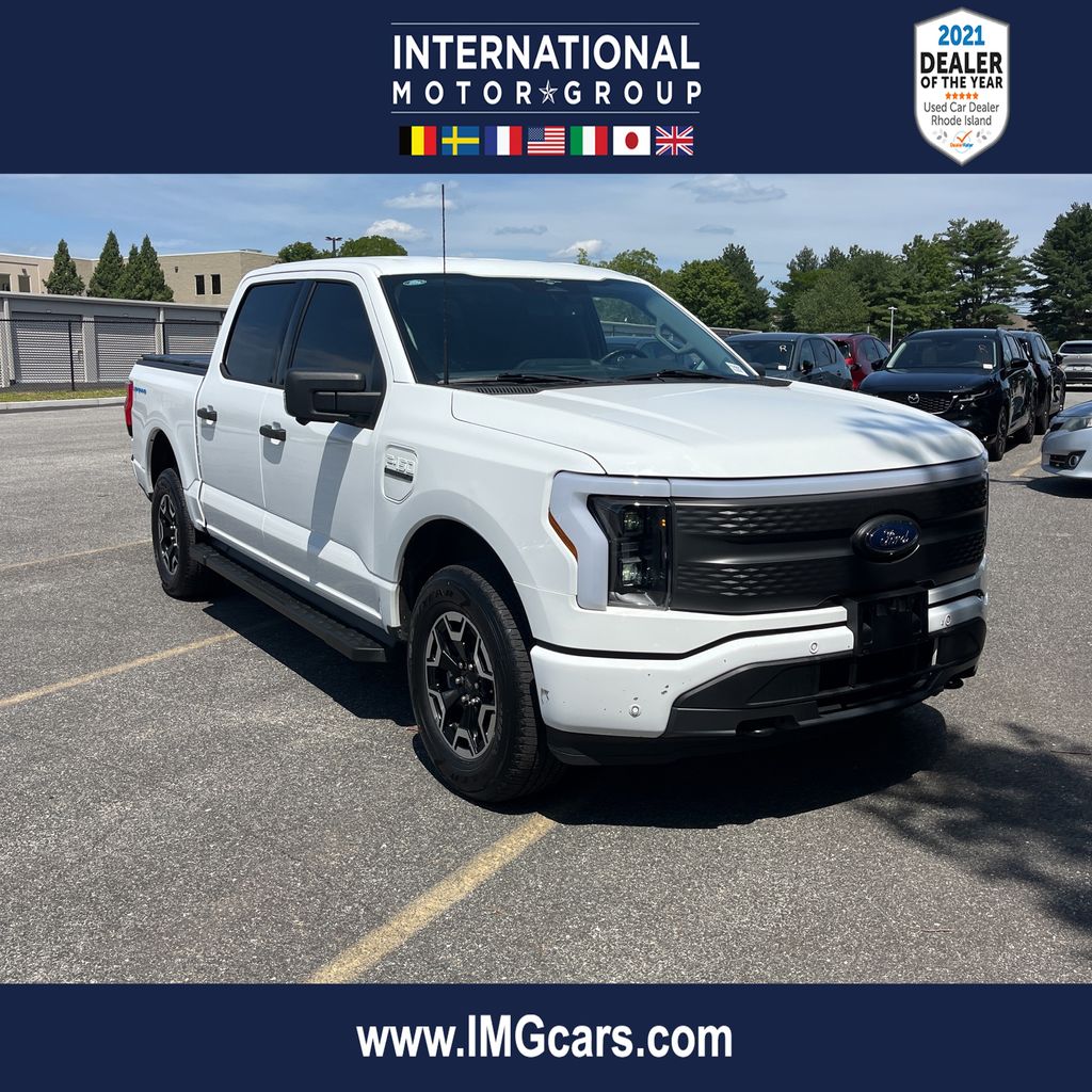Oxford White 2023 Ford F-150 Lightning Pickup Truck All-Wheel Drive Automatic