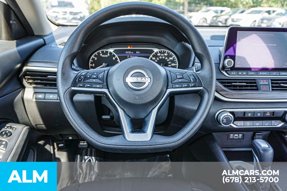 Used 2025 White Nissan 2.5 SV image 27