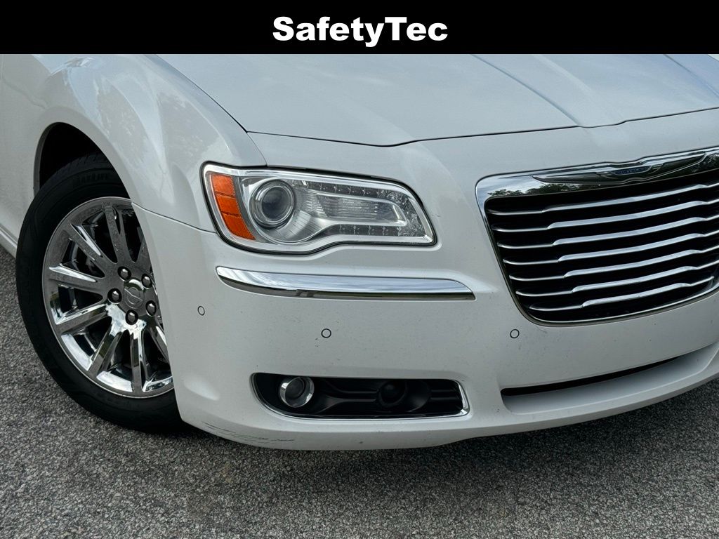 2014 Chrysler 300C Base 5