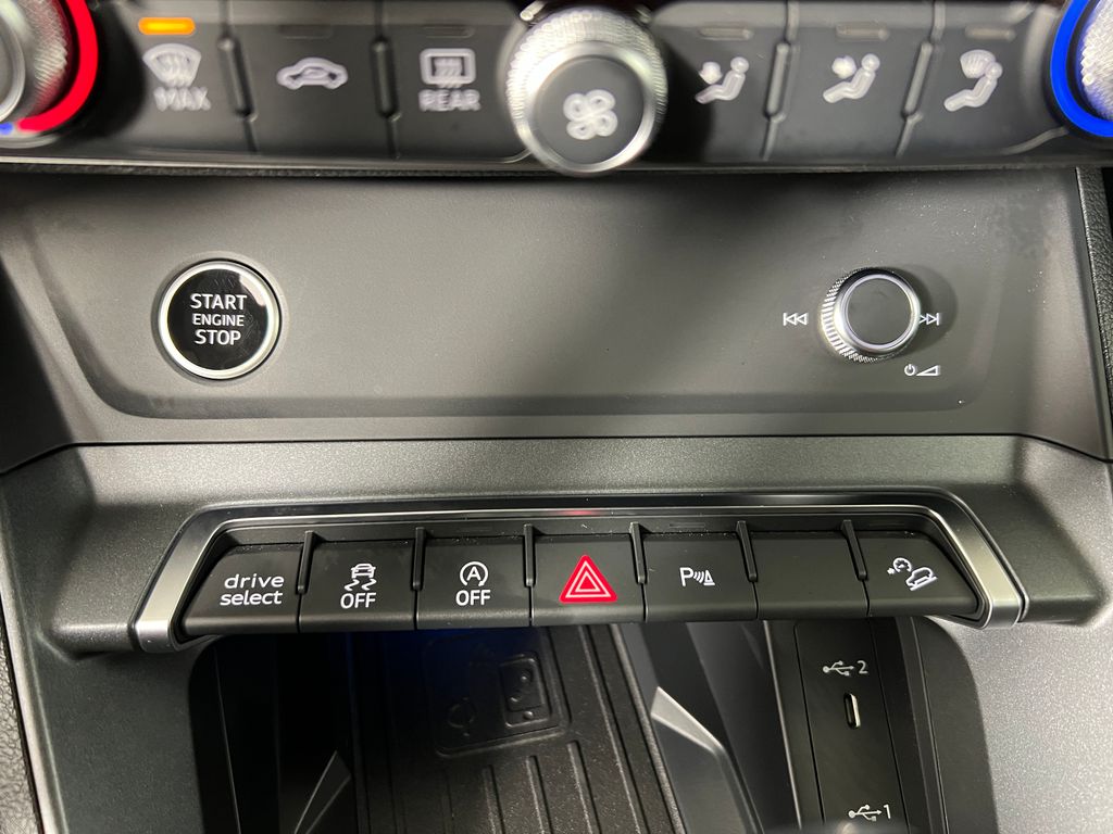 Thumbnail: 2025 Audi Q3 - 22