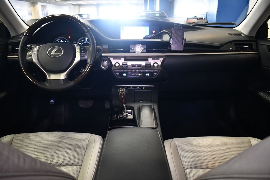 Thumbnail: 2013 Lexus ES - 16
