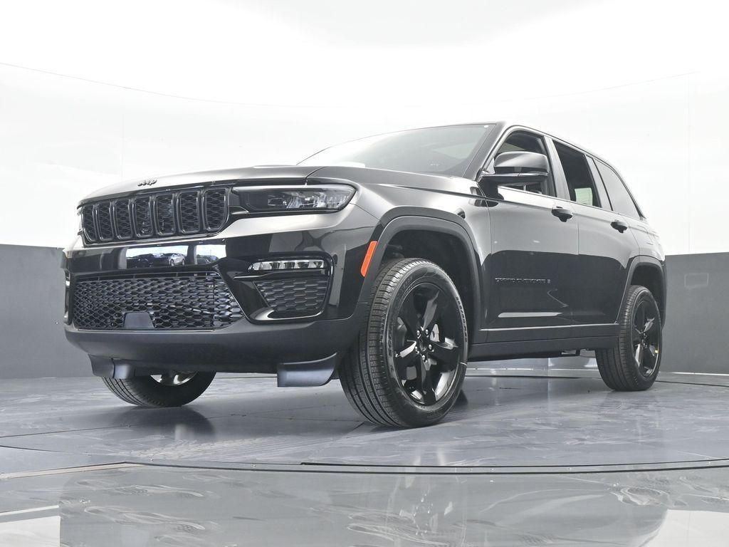 New 2025 Diamond Black Crystal Pearlcoat Jeep Limited image 49