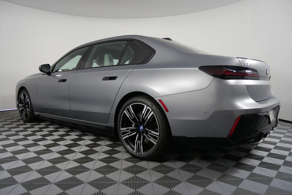 2023 BMW i7 xDrive60 5