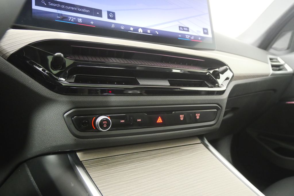 Thumbnail: 2025 BMW 3 Series - 23