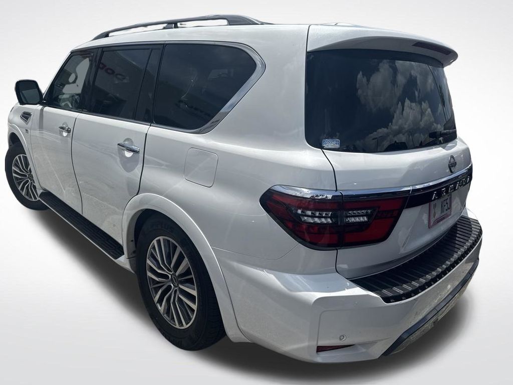 Used 2022 White Nissan SL image 3