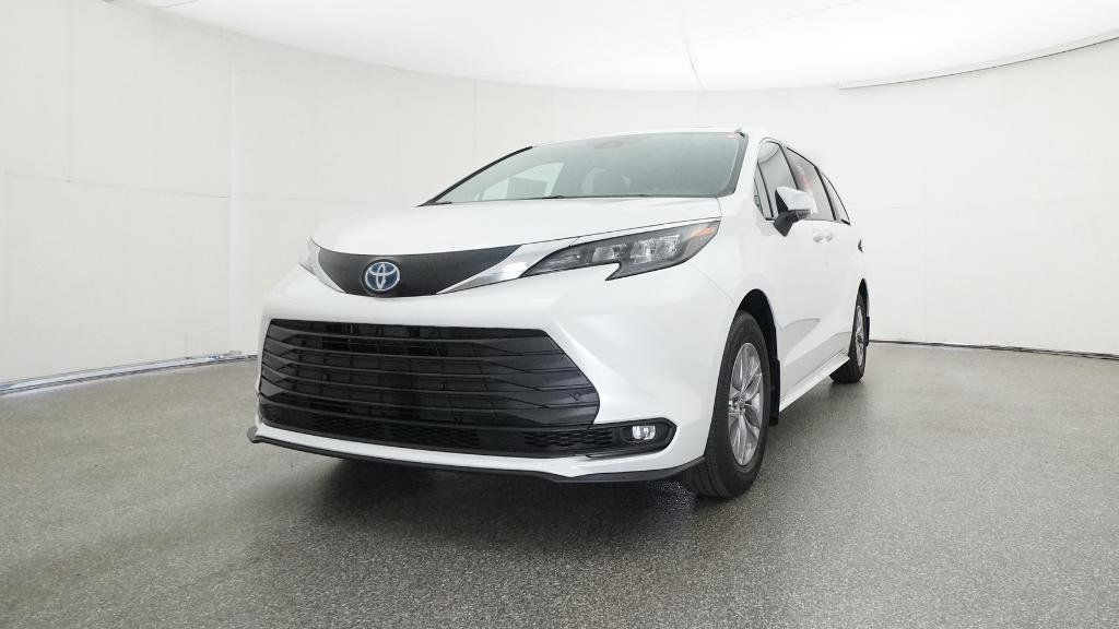 Thumbnail: 2025 Toyota Sienna - 31