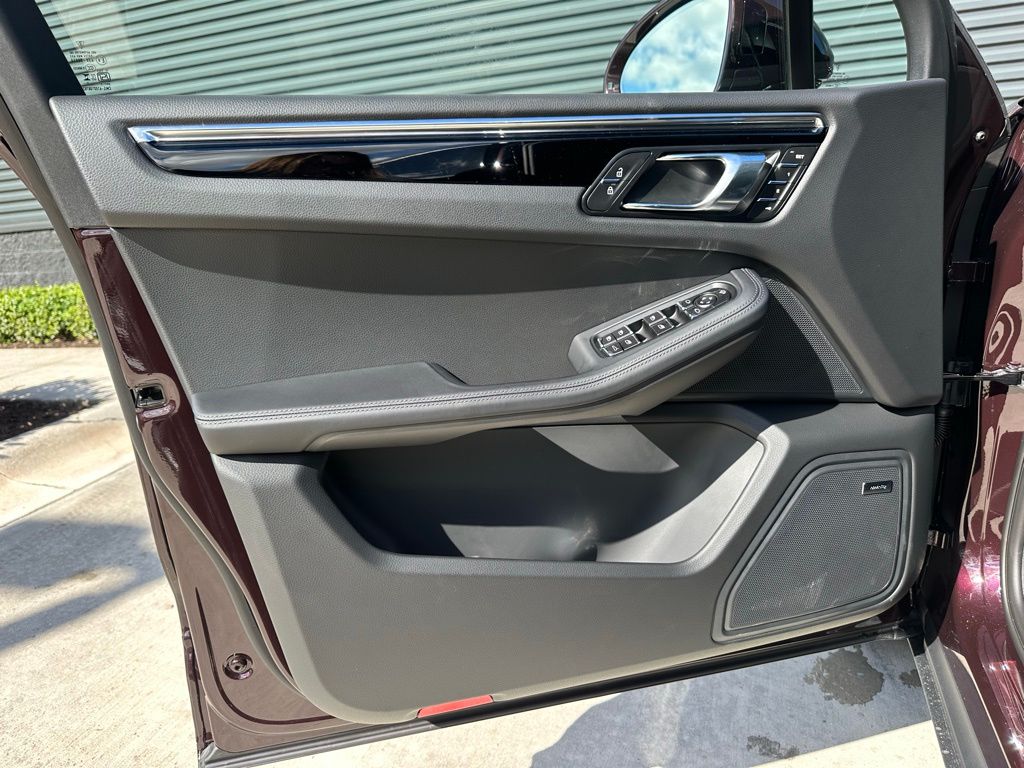 Thumbnail: 2026 Porsche Macan - 18