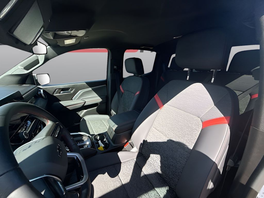 Used 2024 Black Chevrolet Z71 image 31